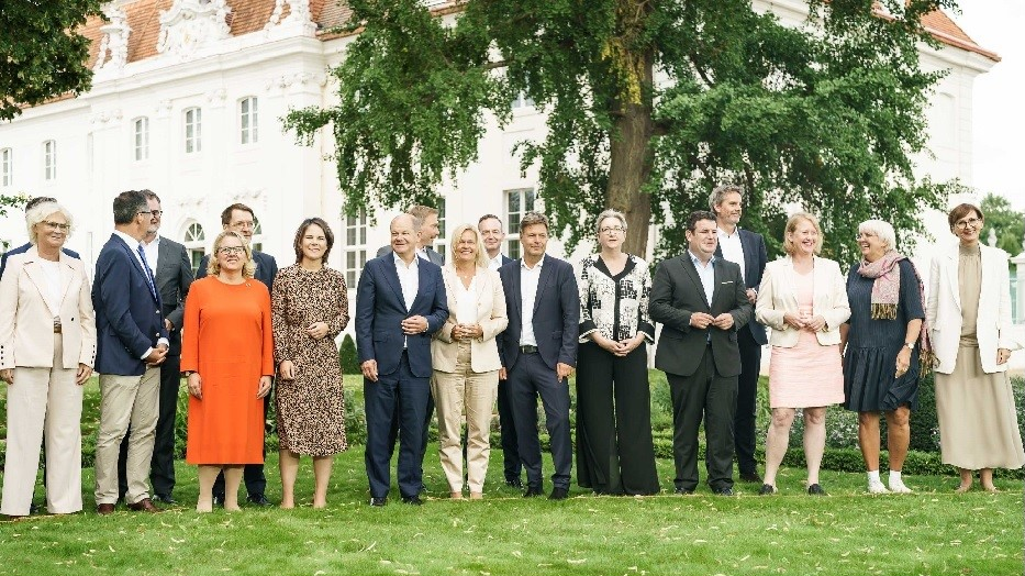 Das Bundeskabinett bei seiner Klausur im Schloss Meseberg, dem Gästehaus der Bundesregierung